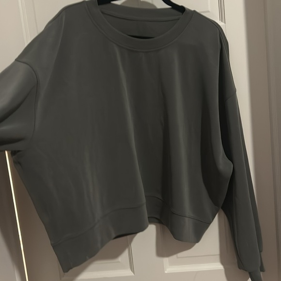 Lulumelon “perfectly oversized cropped softstreme cropped crew” xl - Picture 3 of 5